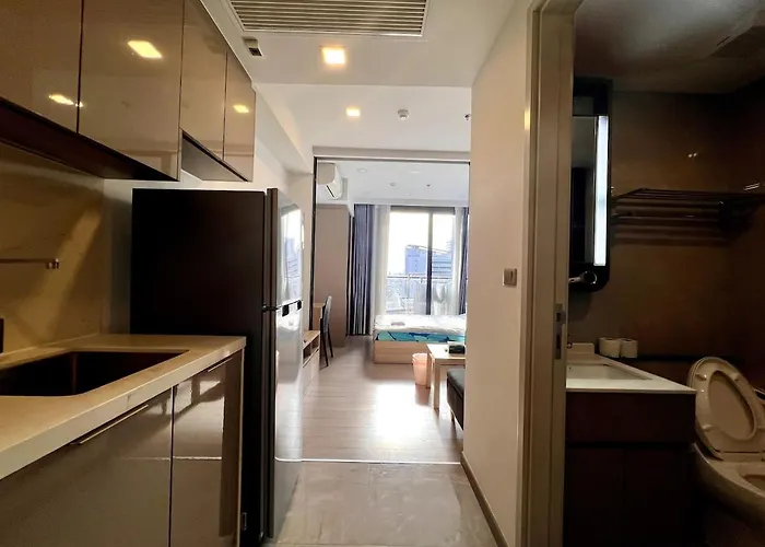 Free Parking With Balcony Pool And Gym Mrt 200m
