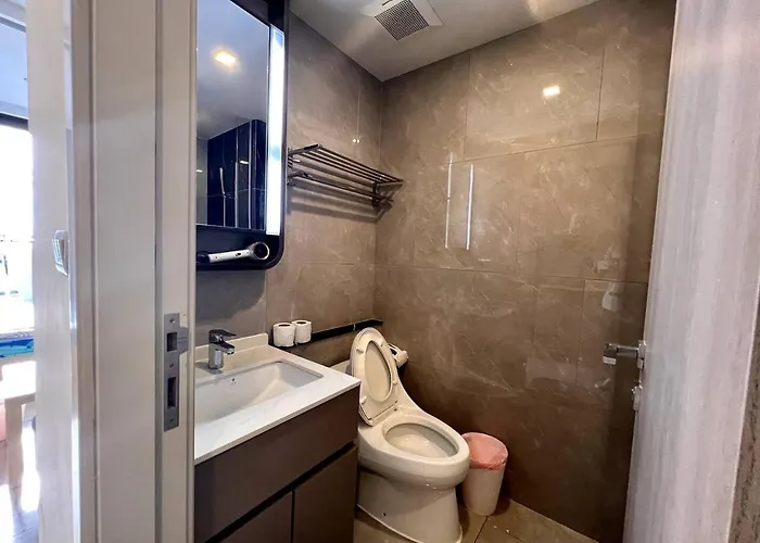 Free Parking With Balcony Pool And Gym Mrt 200m