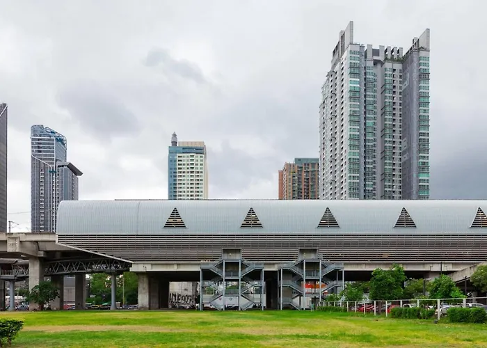 Free Parking With Balcony Pool And Gym Mrt 200m * Bangkok
