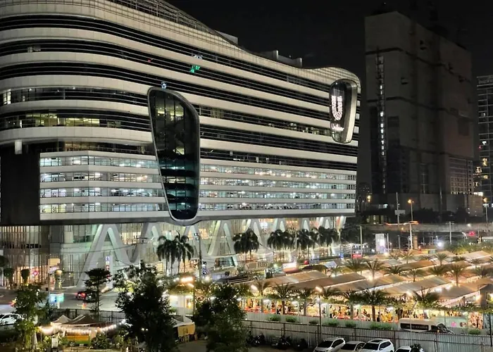 Free Parking With Balcony Pool And Gym Mrt 200m